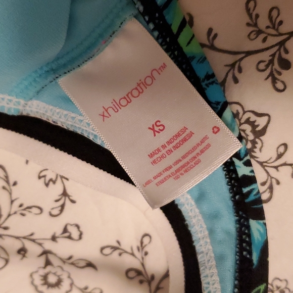 Lot of 3 xs swim tops - Picture 7 of 11